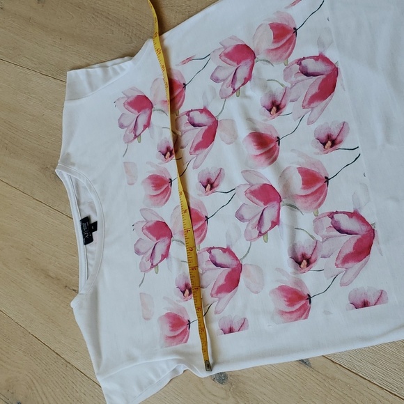 Armani Jeans floral top - Picture 9 of 9